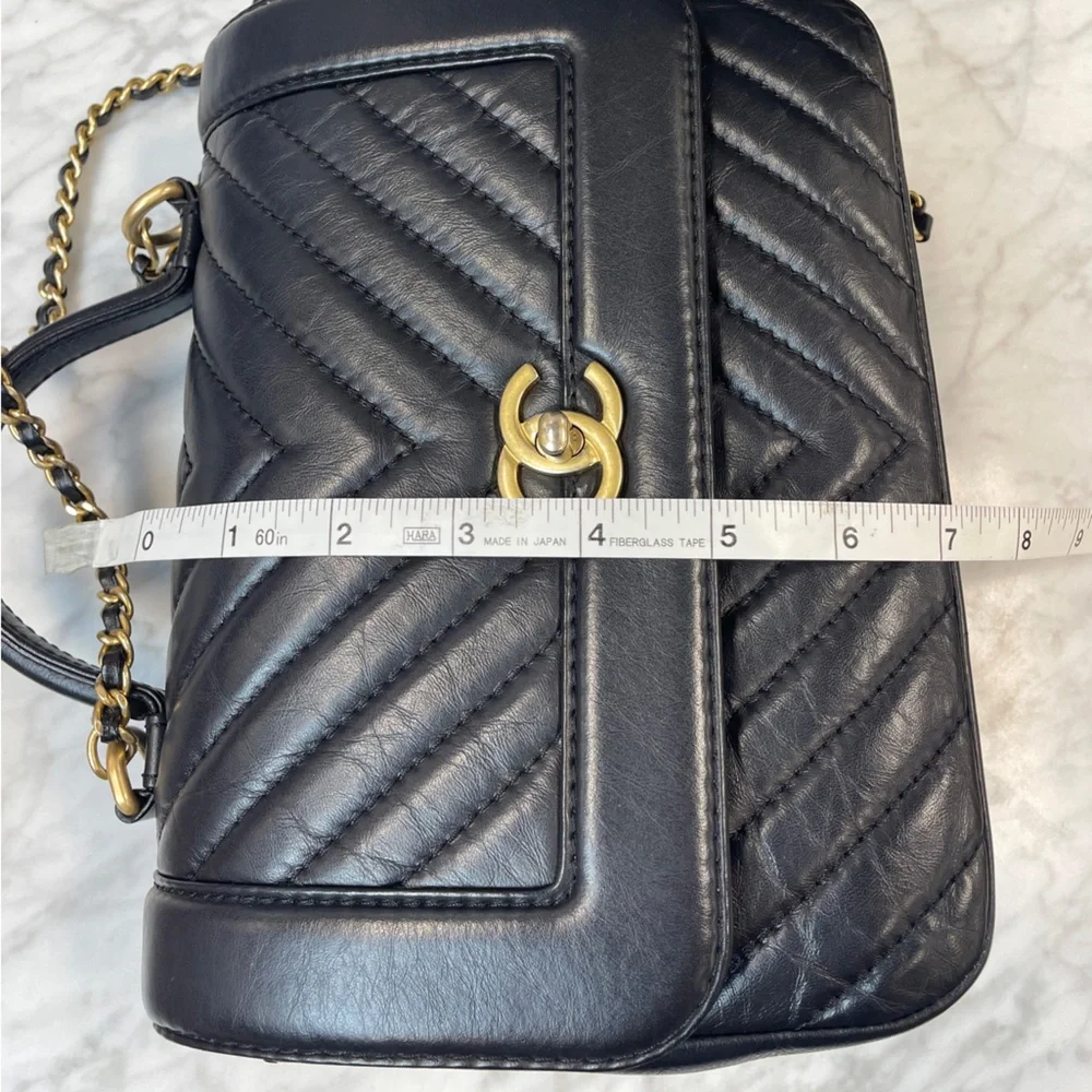CHANEL leather bag